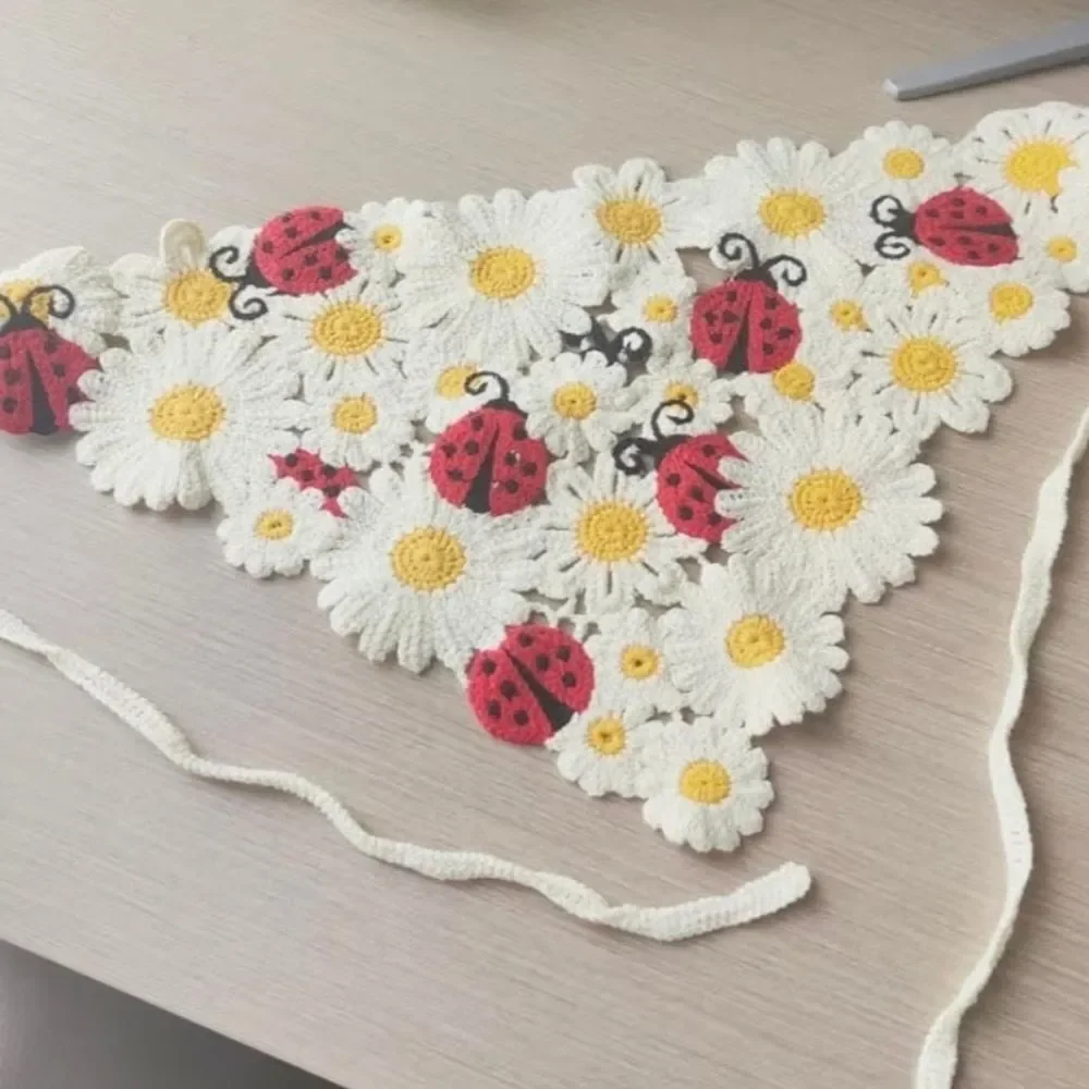 🔹️NWT Crochet Knit Ladybug & Daisy Triangle Hair Bandana
